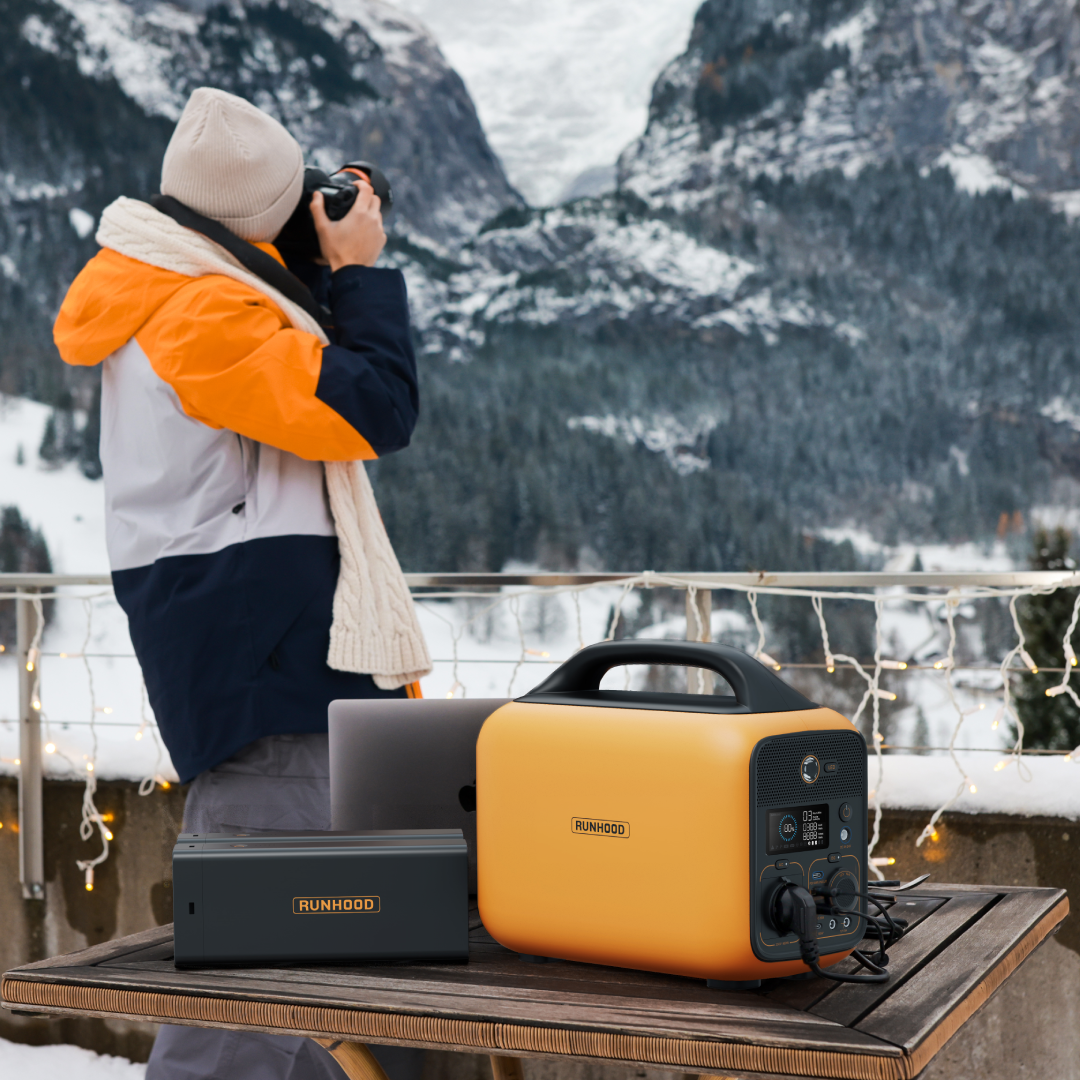 Station d'alimentation nomade adaptée usage outdoor ports AC, USB-A, USB-C batteries échangeables à chaud